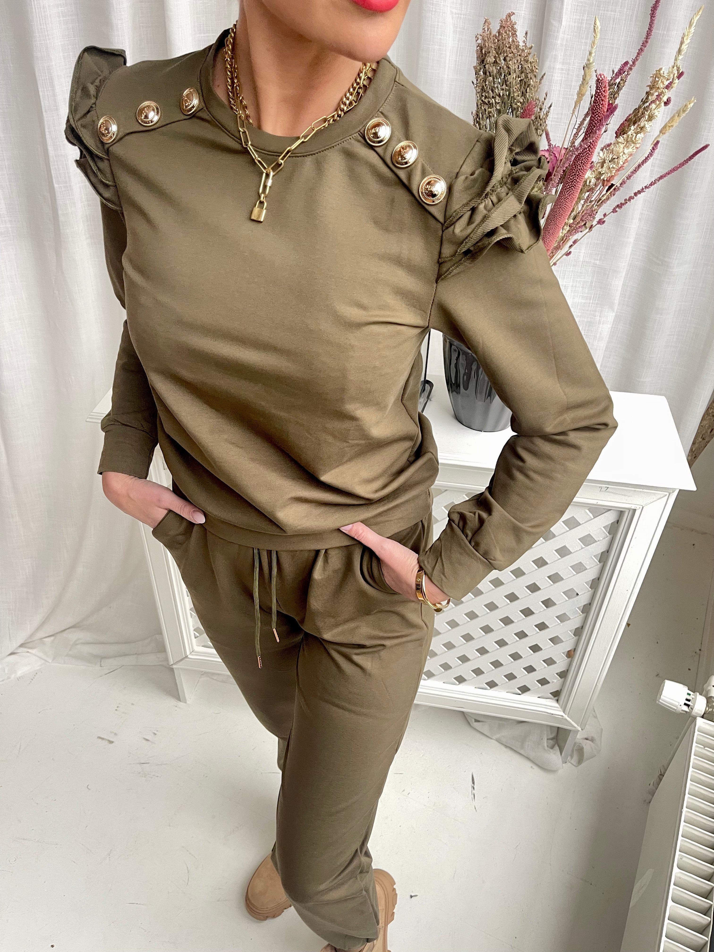 Dafne - Joggingsæt med flæsedetaljer og guld knapper